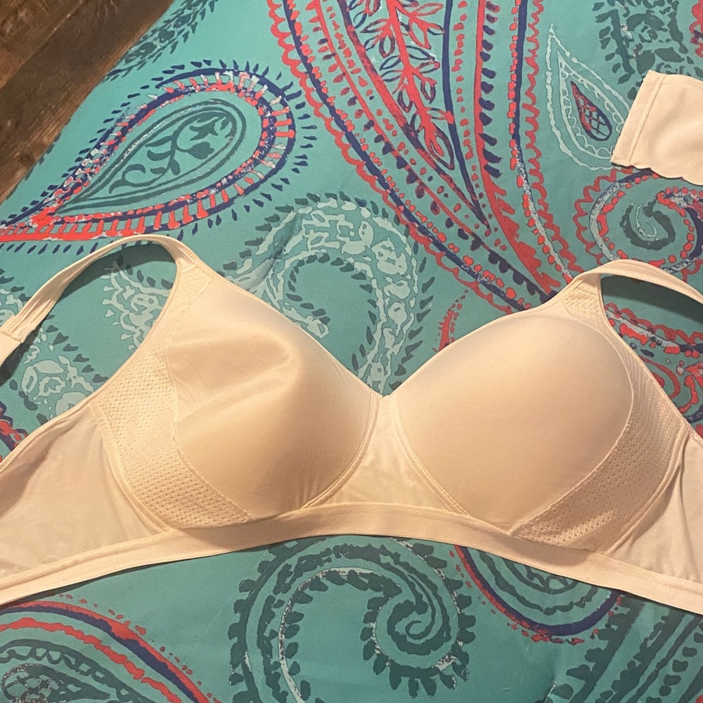 Hanes Cream Comfort Bra